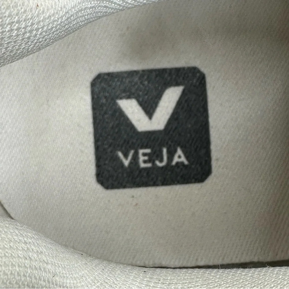 Veja Men's V-12 Low Top Sneaker in White/Pumpkin.  Sz: 7 - Picture 13 of 13